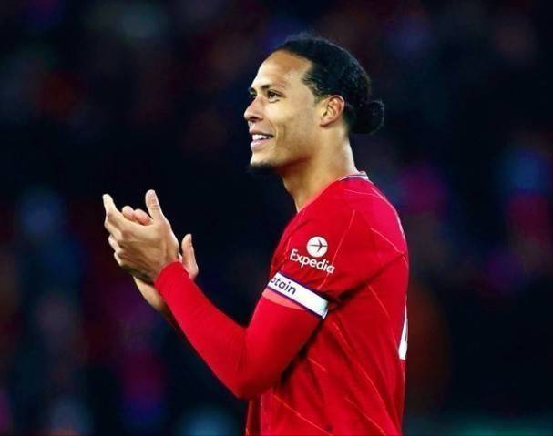 复古？多特球迷提议将球队队徽换回上世纪曾使用过的经典风格（多特球迷建议球队恢复上世纪经典队徽）