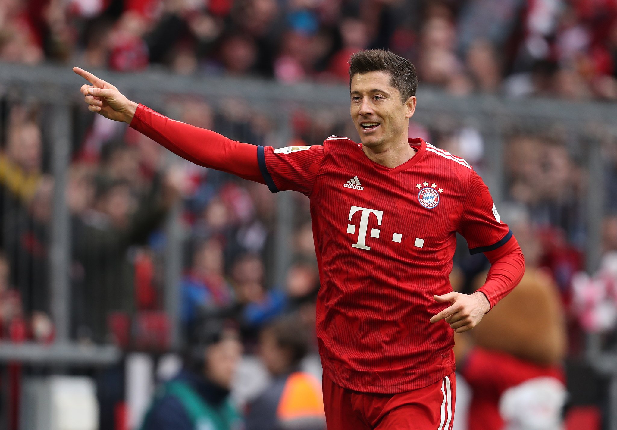 西甲：巴萨主场3-0完胜瓦伦西亚（西甲：巴萨主场三球零封瓦伦西亚）