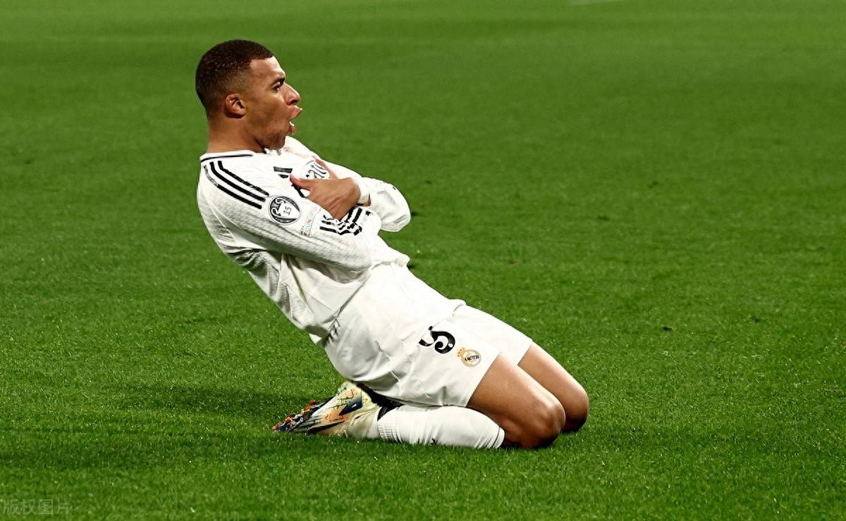 热刺短传渗透锋利如刃（热刺短传渗透刀锋般犀利）