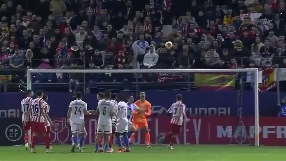 柔佛主帅：球员们在与申花的比赛中表现非常出色，我非常满意（柔佛主帅盛赞队员战申花发挥：表现出色，我很满意）