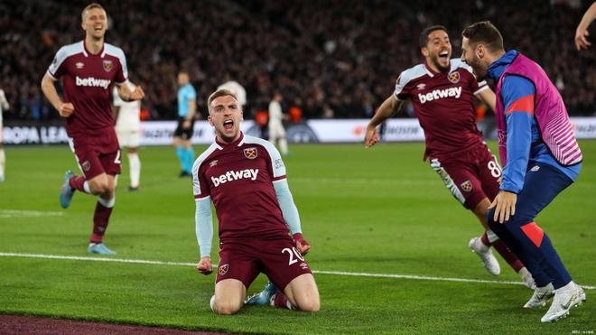 阿贾克斯官方：将彻查燃放烟花的肇事者，并采取适当措施（阿贾克斯官方：将严查违规燃放烟花者并采取后续措施）