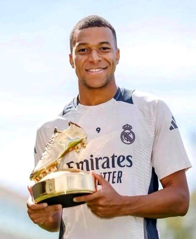 蒙特雷教练：拉莫斯的未来？他现在专注于赢得联赛冠军（蒙特雷主帅：拉莫斯未来未定，当下专注联赛夺冠）