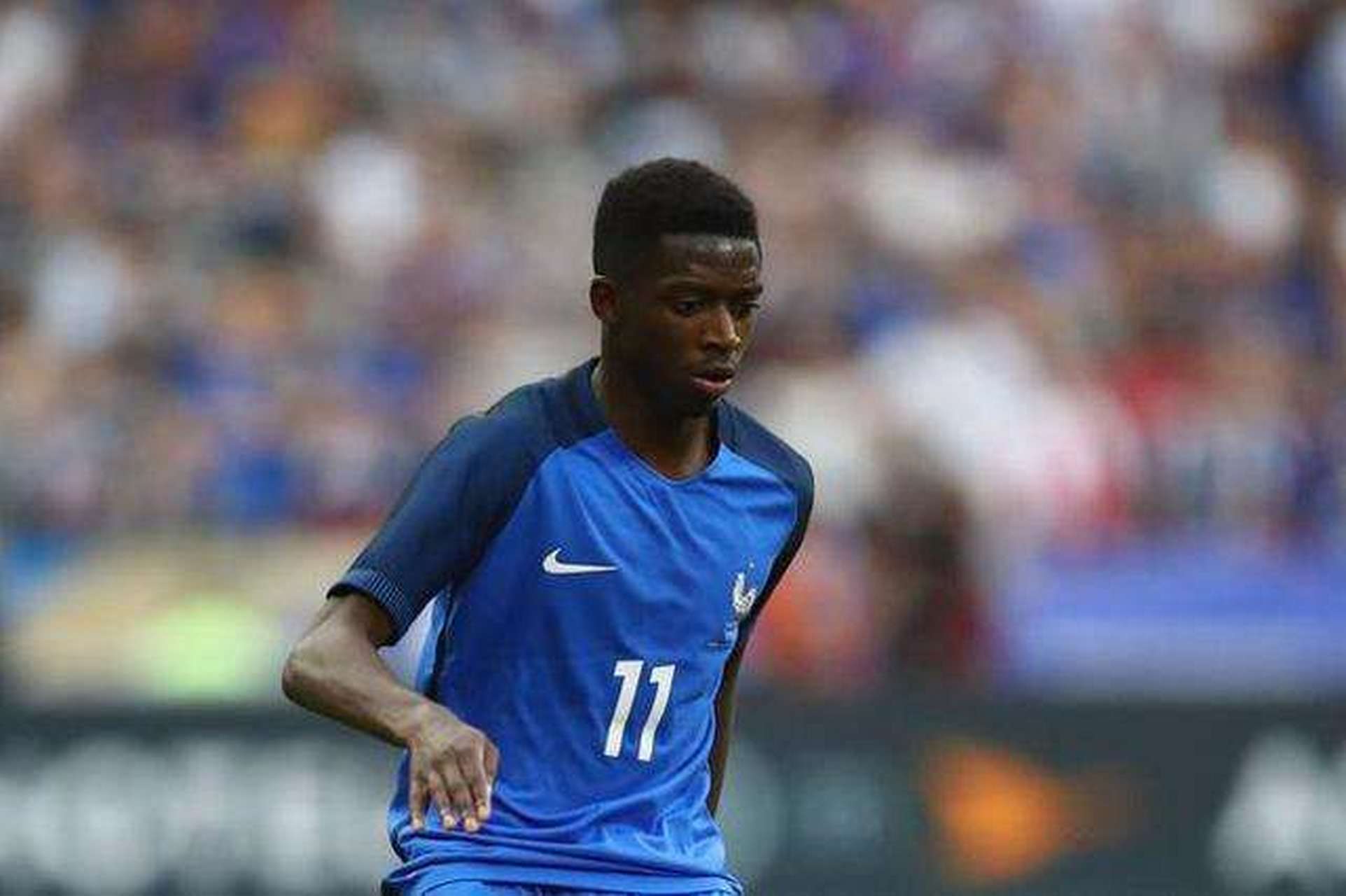 杨瀚森开拓者中文球衣到货，字体引热议（杨瀚森开拓者中文球衣上架，字体成热议焦点）