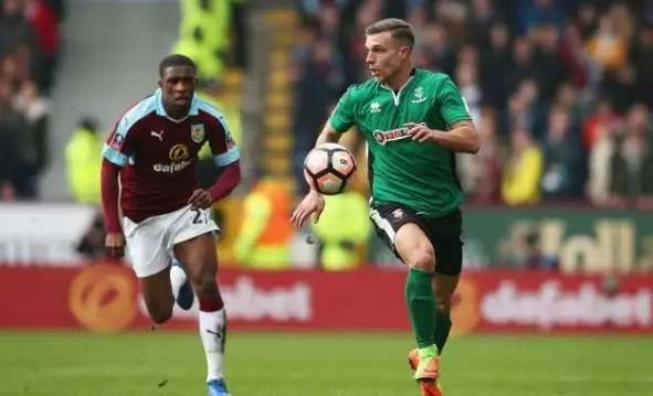 意媒：尤文想签下一名组织型中场，正关注埃尔切的门多萨（意媒称尤文寻觅组织型中场，已将目标锁定埃尔切的门多萨）